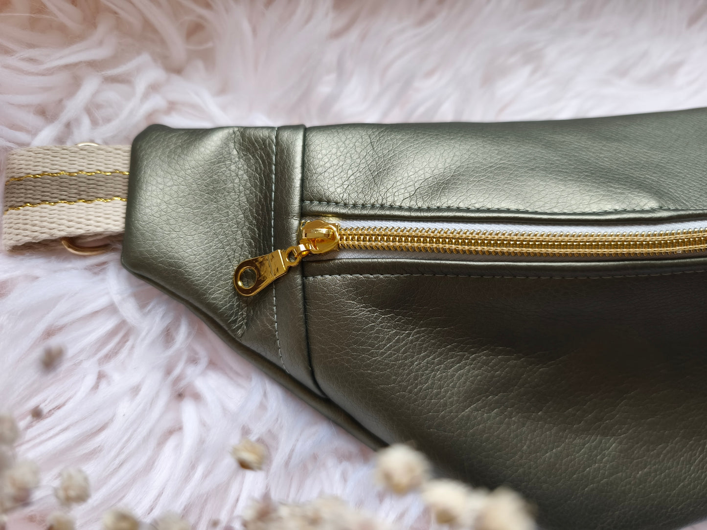 Sac banane métallisé vert olive